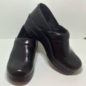 Size 6.5 women’s Dansko black leather clogs.